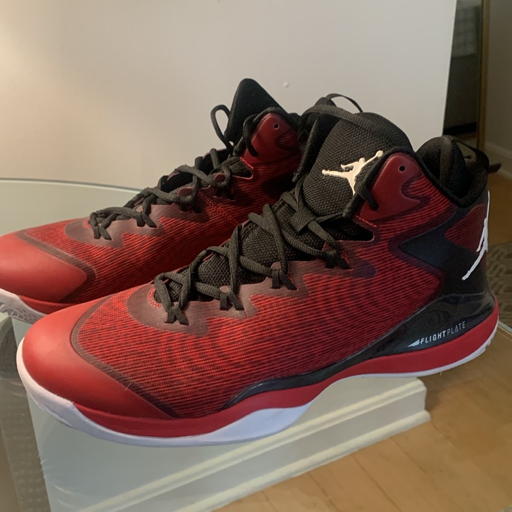 Air Jordan flight plate mens size 12   Perfect Condition- almost new. Excellent